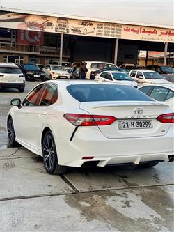 تۆیۆتا کامری